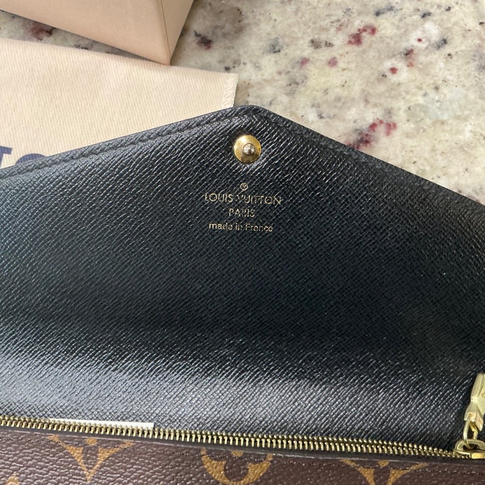 Authentic Louis Vuitton Sarah Wallet Reverse Monogram - Picture 7 of 14